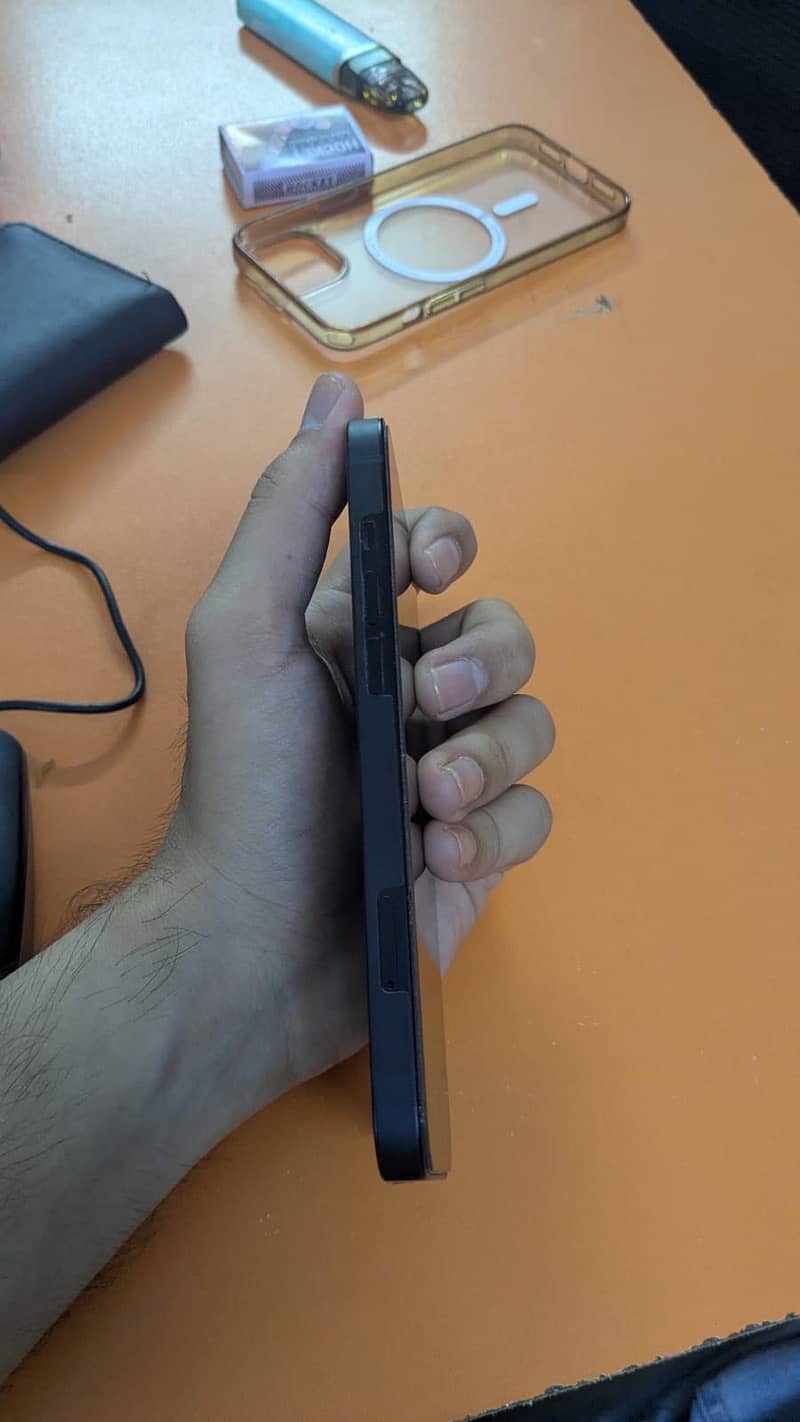Apple iPhone 13 4