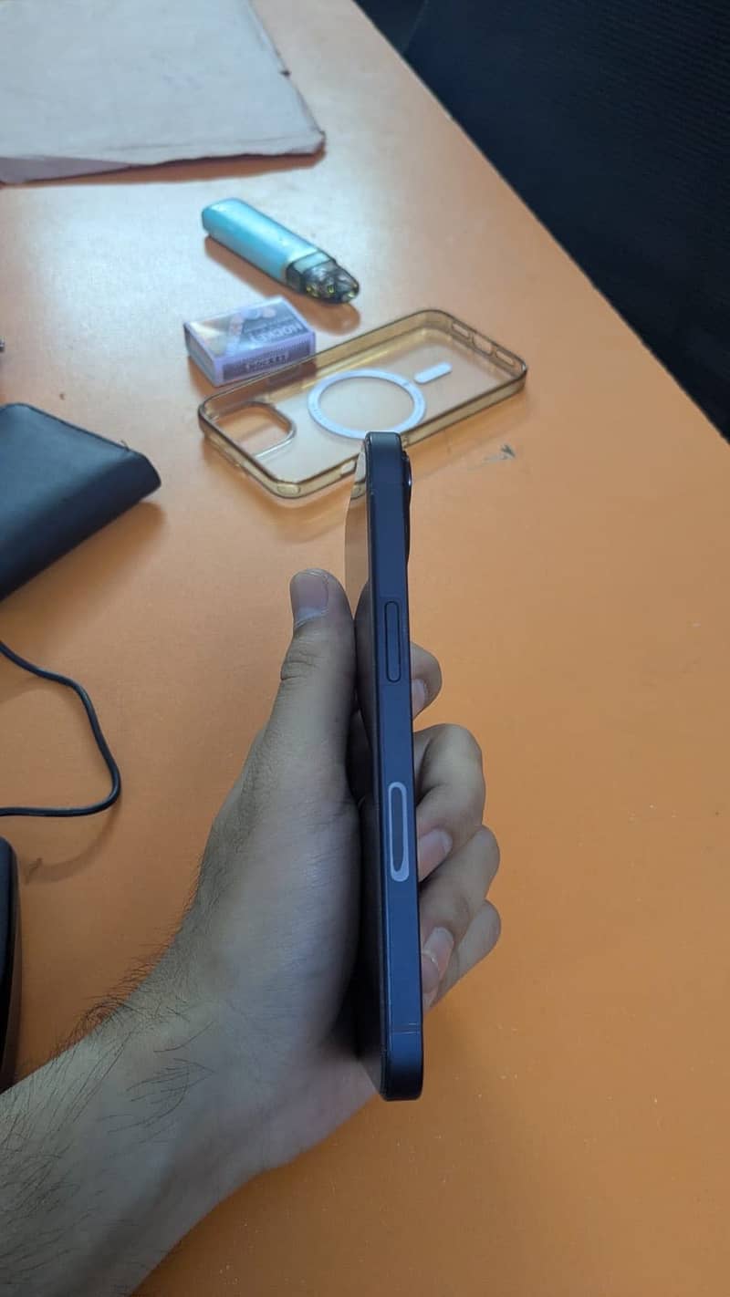 Apple iPhone 13 5