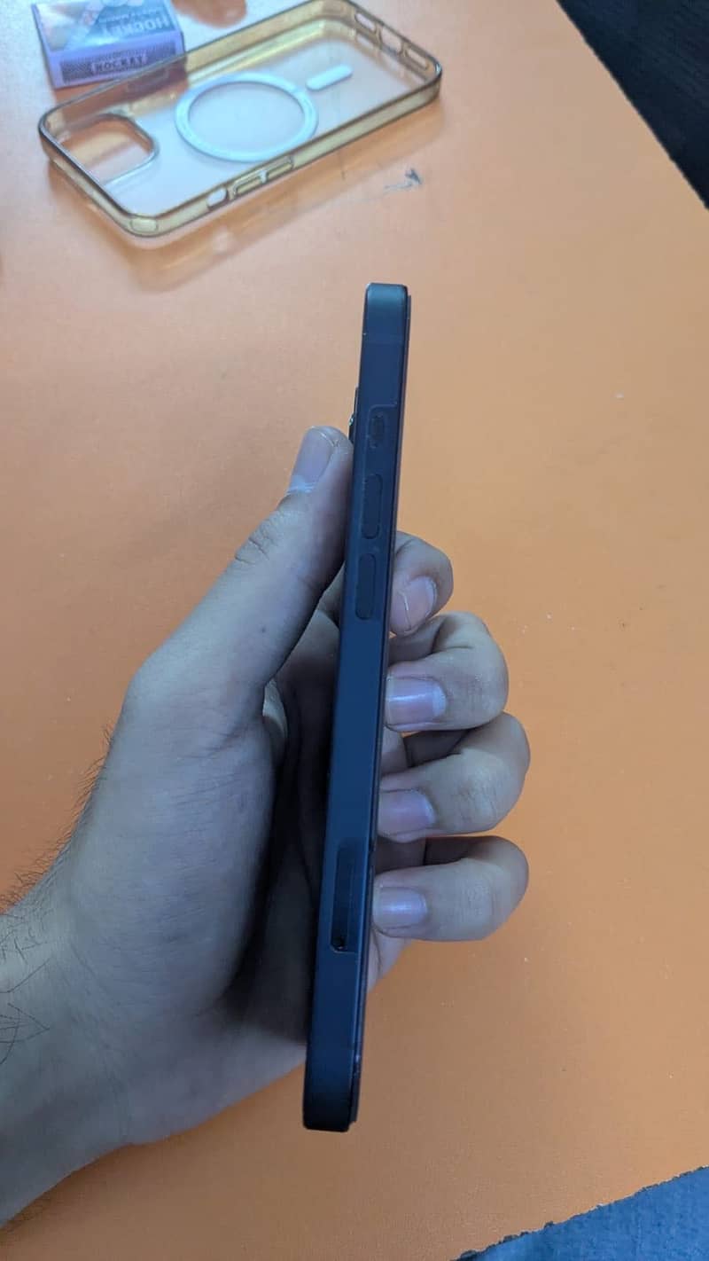 Apple iPhone 13 7