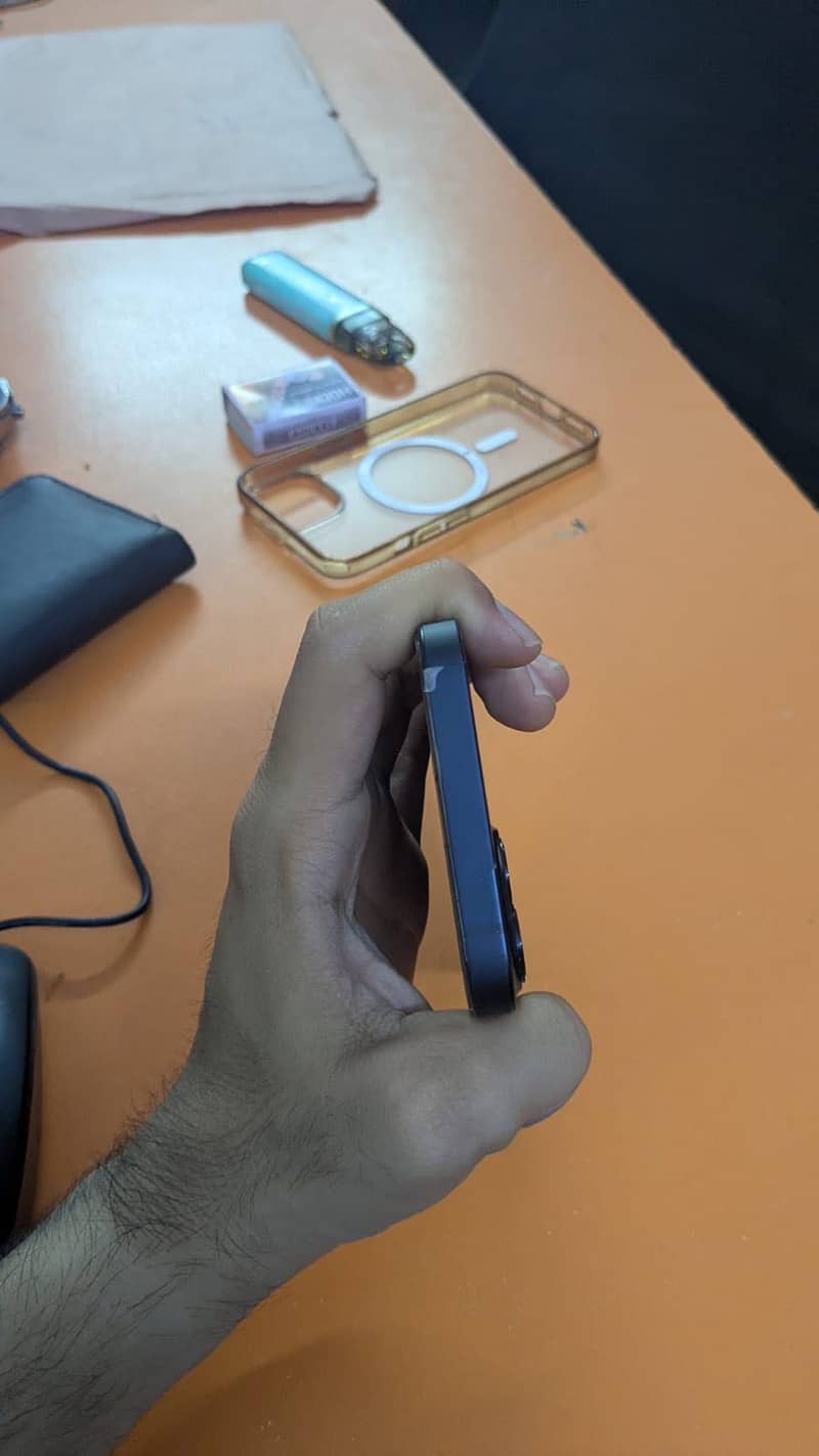 Apple iPhone 13 10