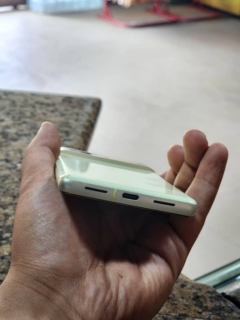 Google Pixel 7 4