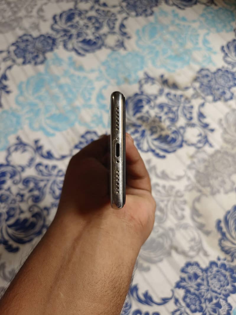 Apple iPhone X 3