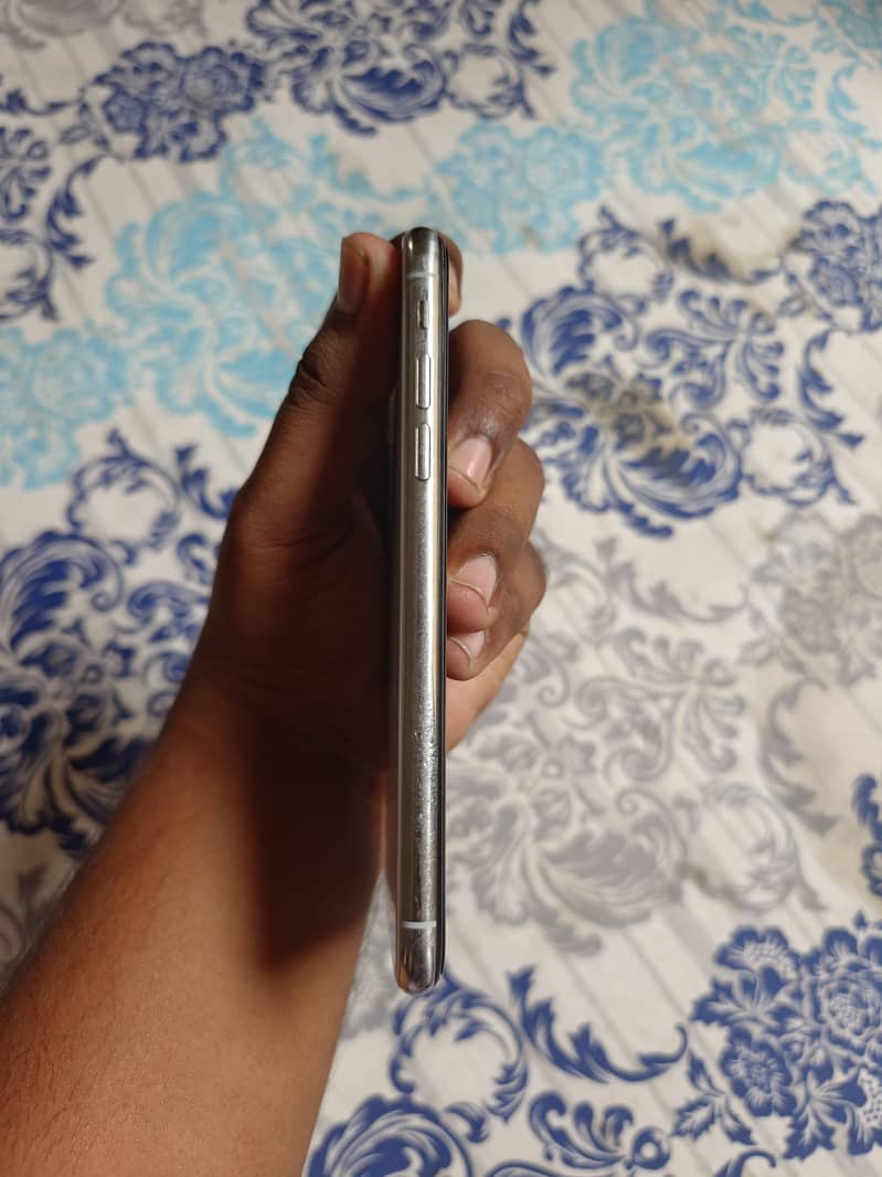 Apple iPhone X 5