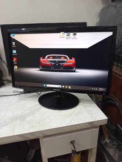 Samsung 24" Full HD LED Monitor with HDMI Port | Fresh UAE Import