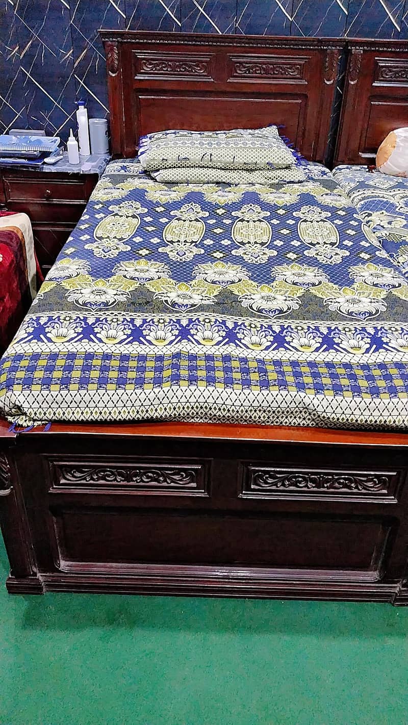Beds , side Table , Mattress  condition 100 7