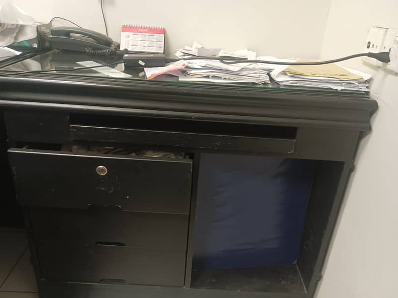 Executive table with side rack 0
