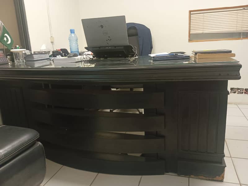 Executive table with side rack 2