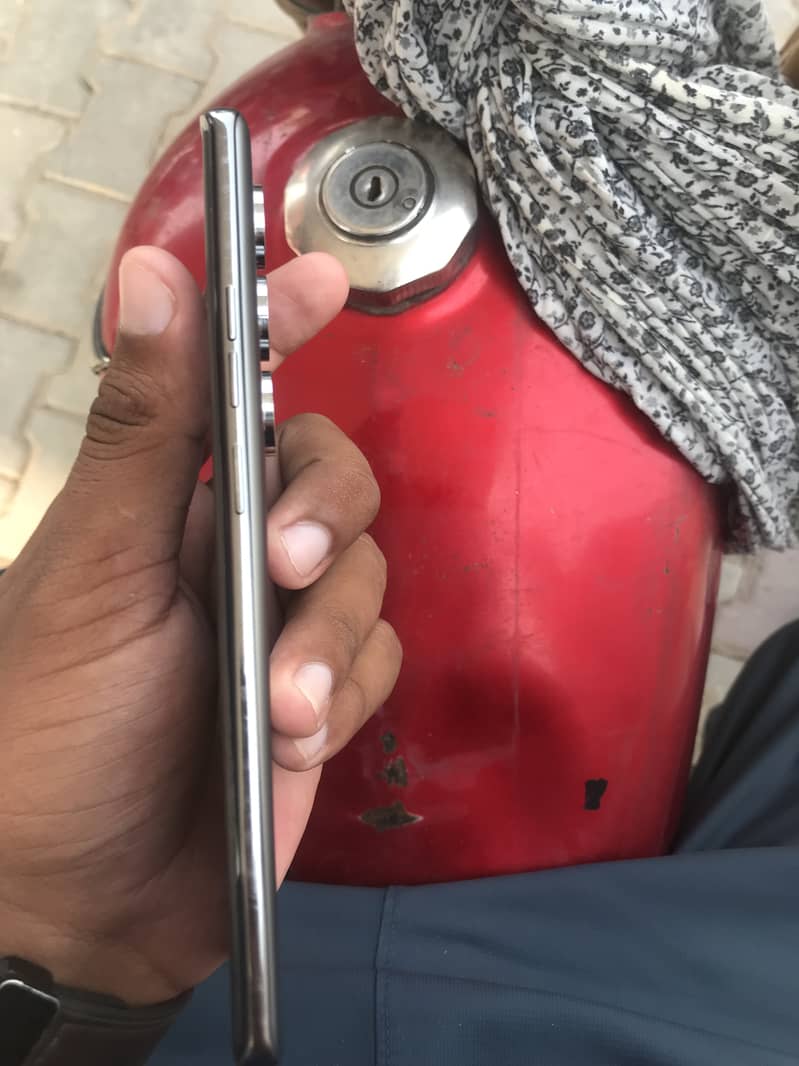 Tecno CAMON 40 Pro 4