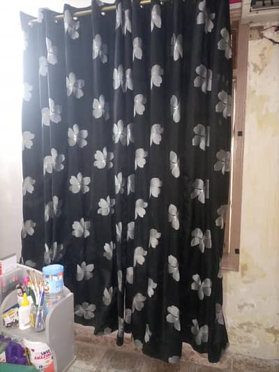 excellent condition. curtain