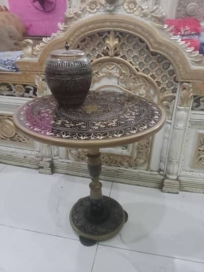 tabl with bowl