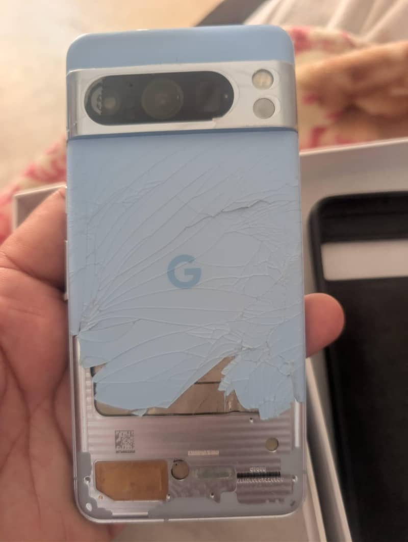 Google Pixel 8 Pro touch pannel  and back damage 1