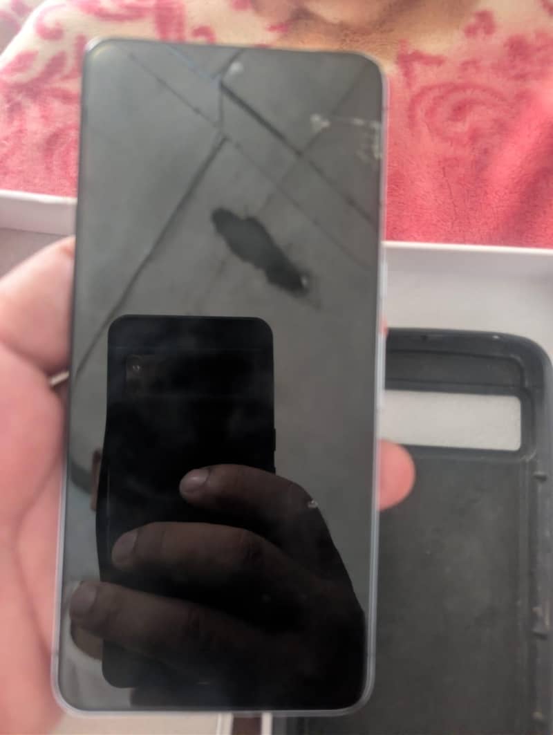 Google Pixel 8 Pro touch pannel  and back damage 3