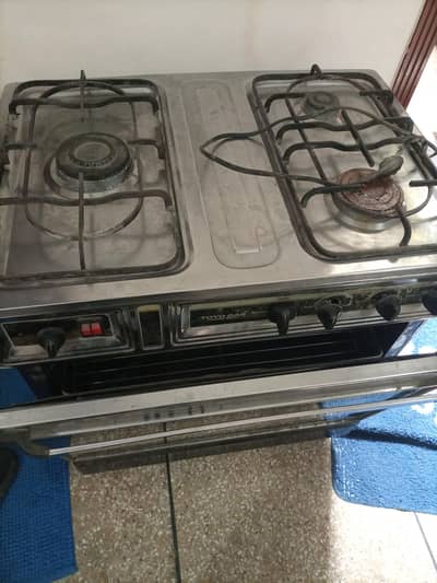 cooking range in good condition