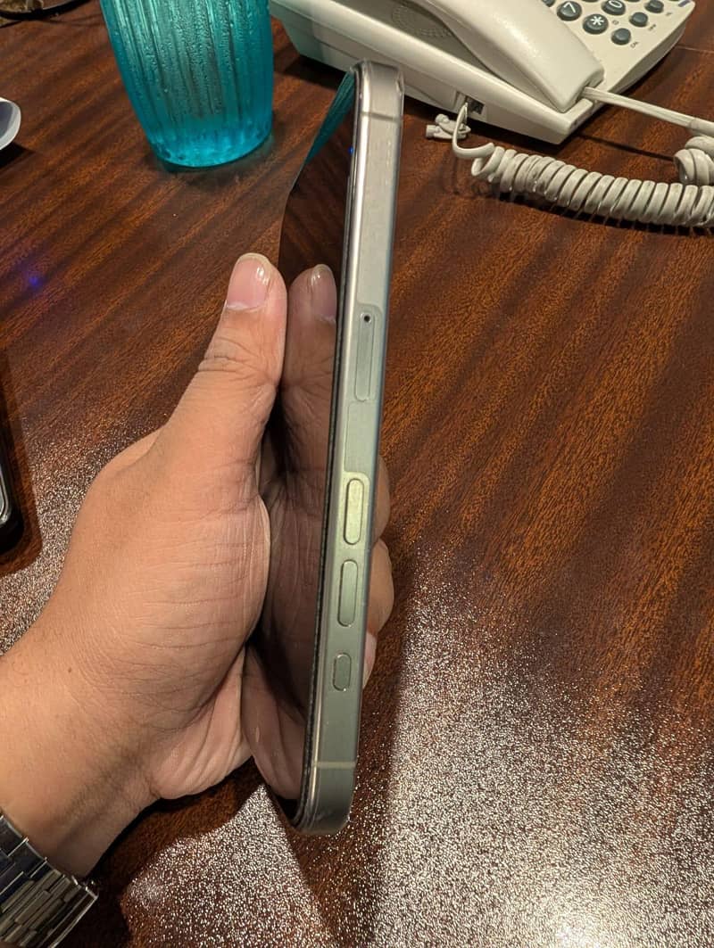 Apple iPhone 15 Pro 4