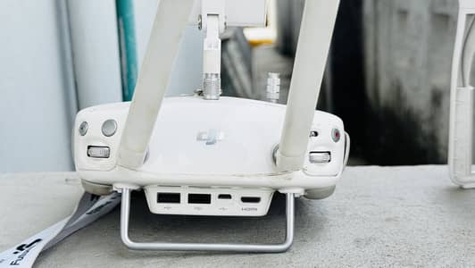 DJI phantom 3 professional 4k drone with full box 9/10 condition