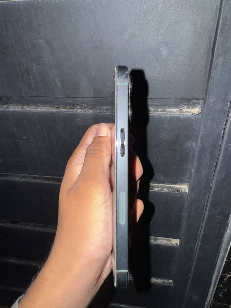Apple iPhone 13 Pro 1