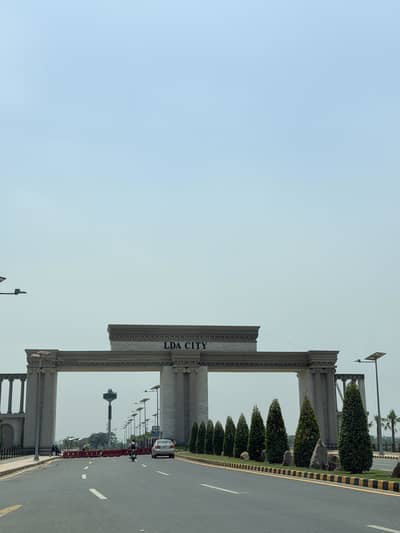10 Marla Plot For Sale In LDA City