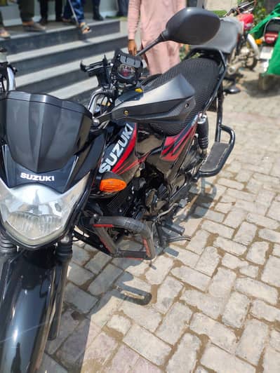 Suzuki GR 150 Black Total Geniune