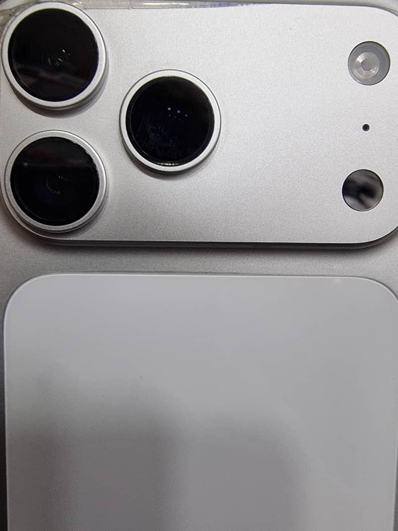 Apple iPhone 17 Pro Max 2