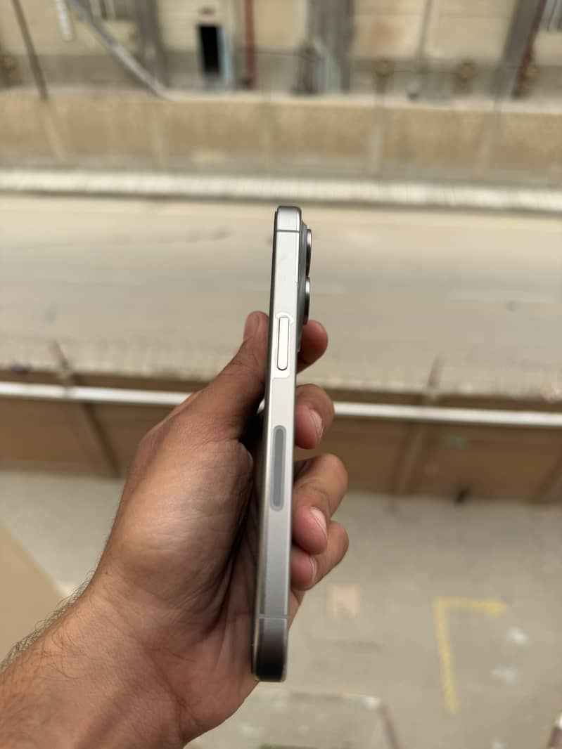 Apple iPhone 15 Pro 2