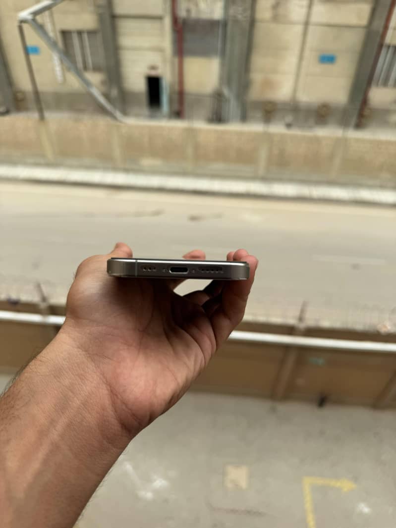 Apple iPhone 15 Pro 4