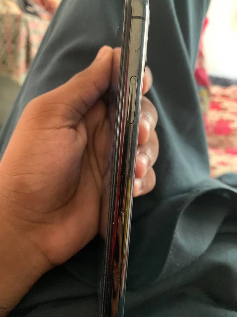 Apple iPhone 11 Pro 1