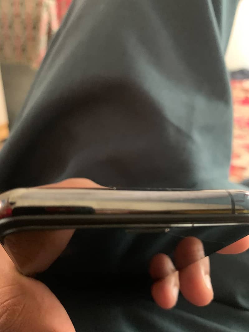 Apple iPhone 11 Pro 4