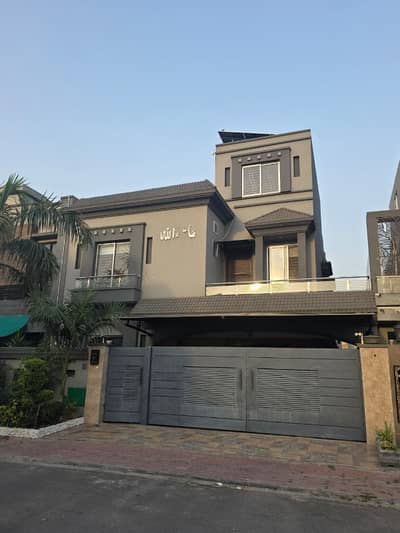 10 Marla House IN Bahria Town Lahore 10-kva Solar Installed 7 AC inverter Installed