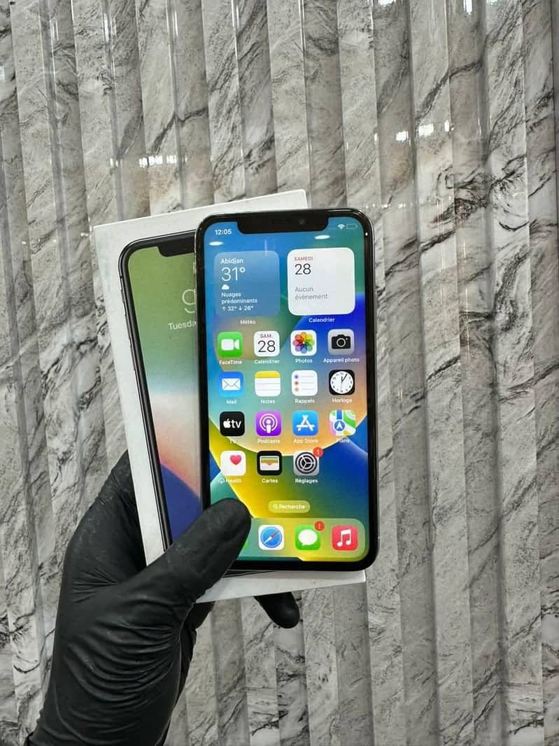 Apple iPhone X 3