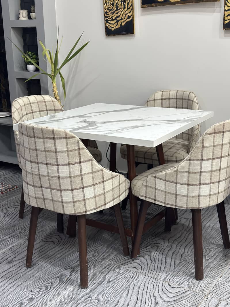 Dining table 0