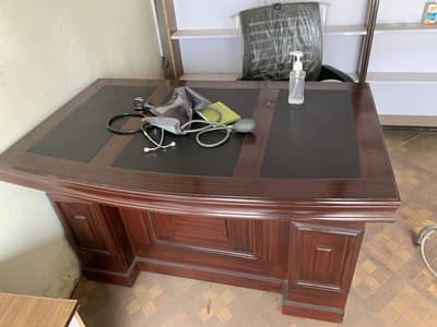 New office table and chair good condition