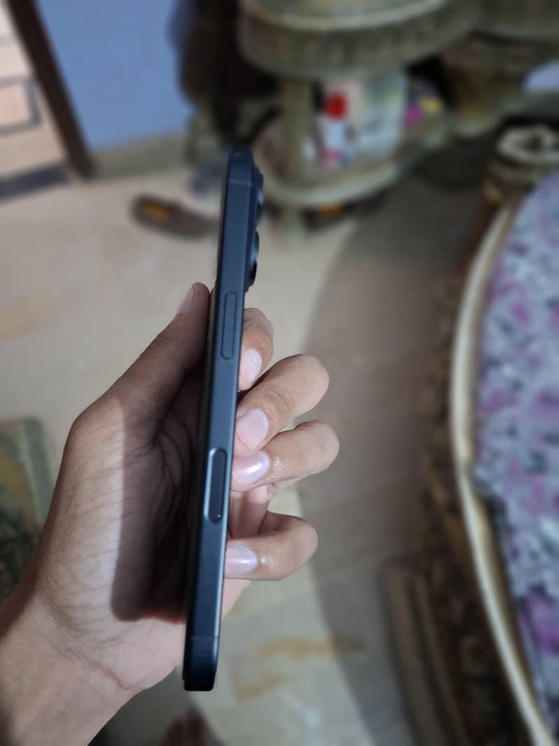 Apple iPhone 16 2