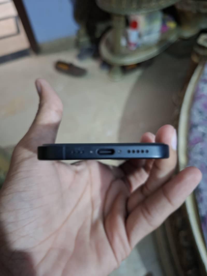 Apple iPhone 16 3