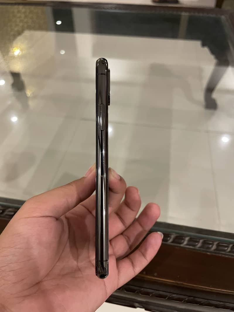 iPhone xs 4
