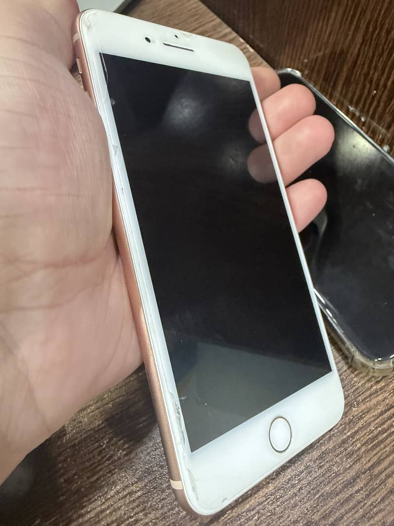 Apple iPhone 8 Plus 3
