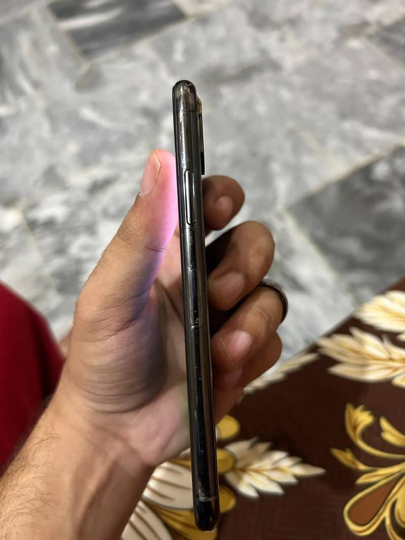 IPhone XS 4