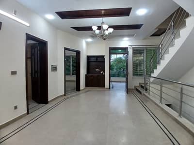 G13 Islamabad 10 Marla Upper Portion Available For Rent