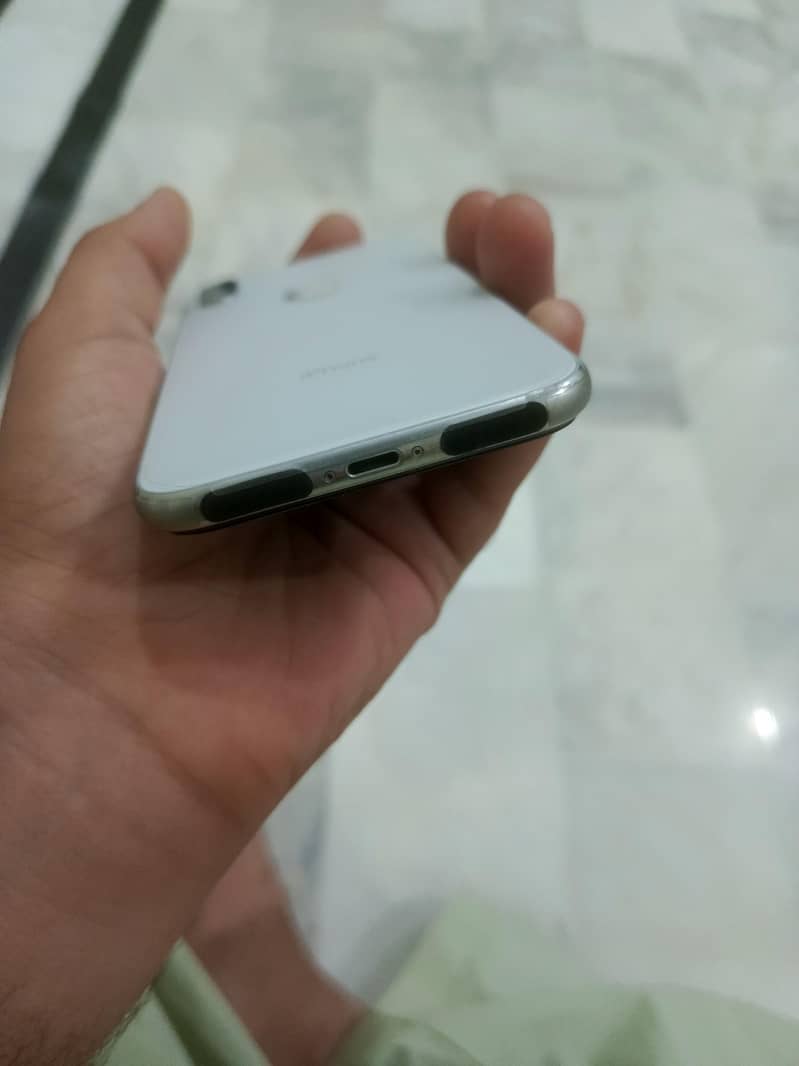 Apple iPhone X 3