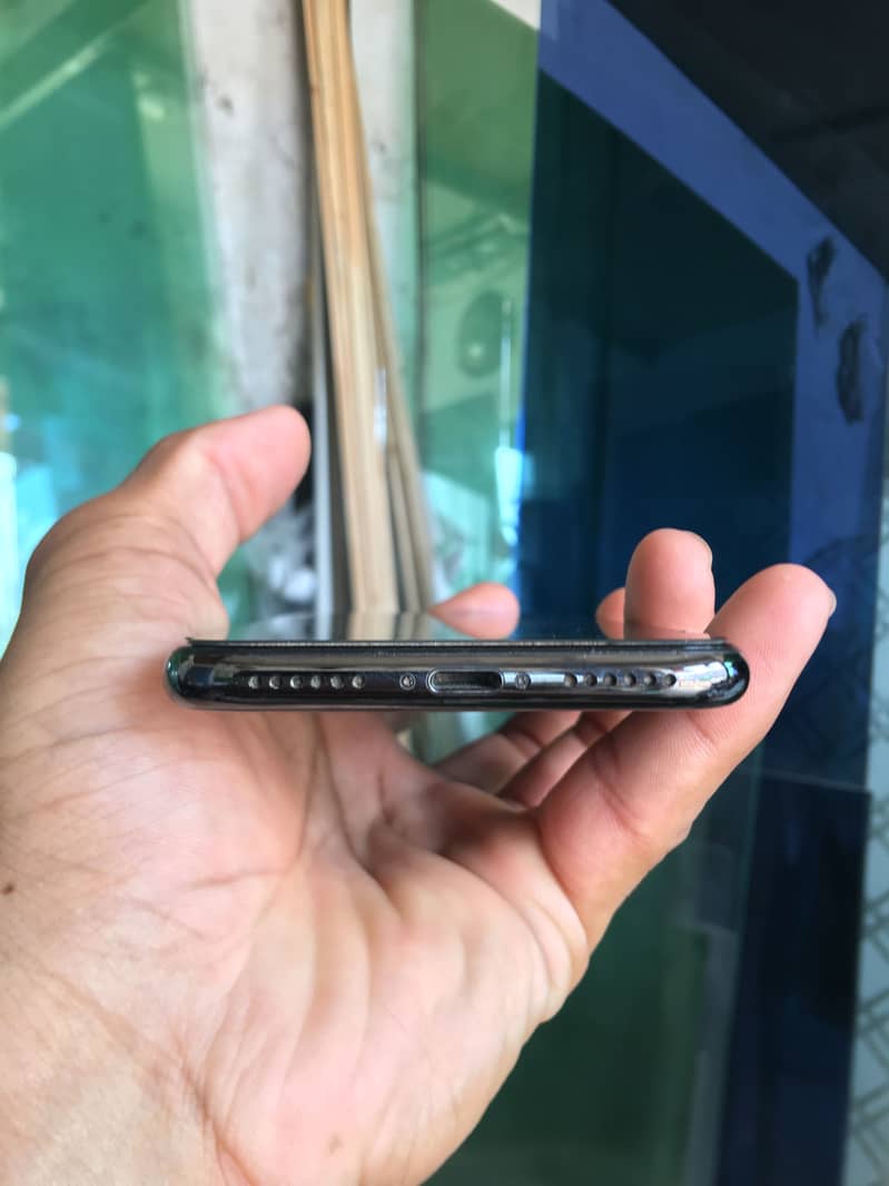 Apple iPhone X 3