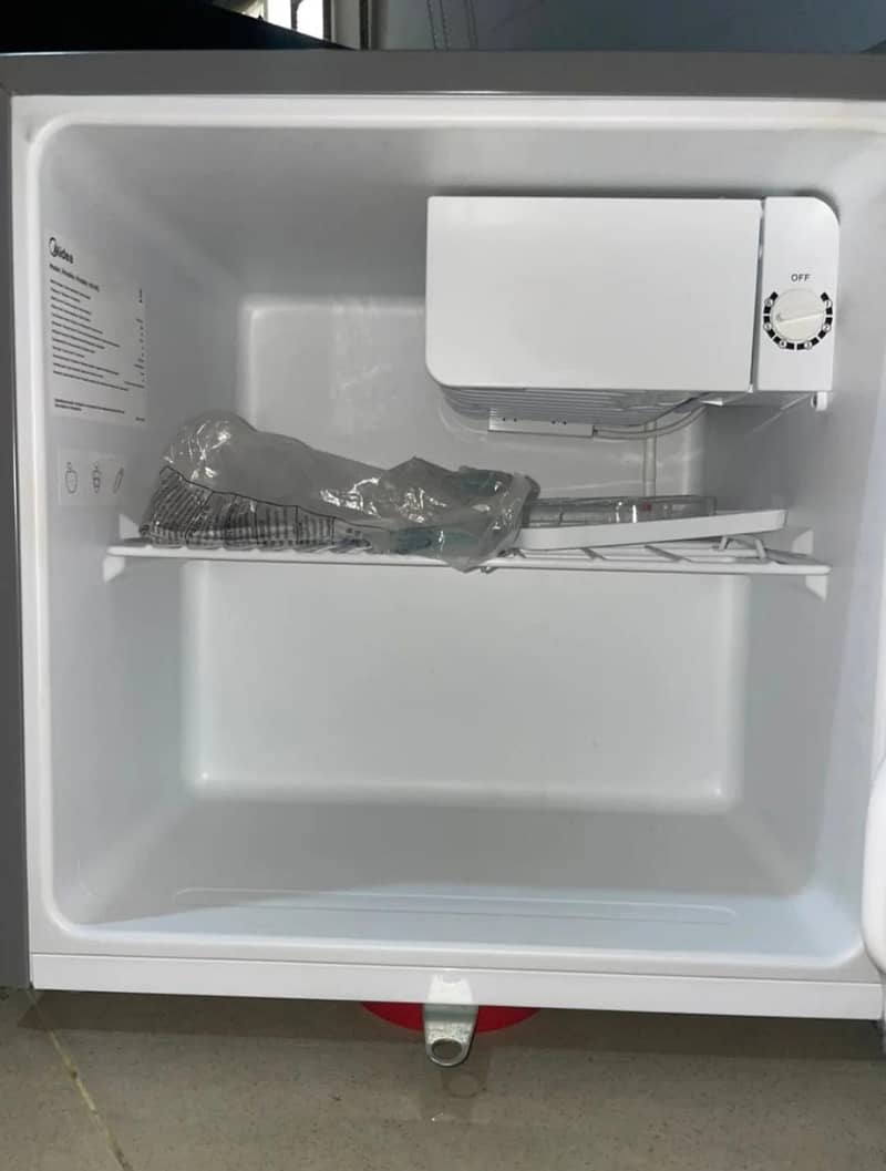 Small fridge 0