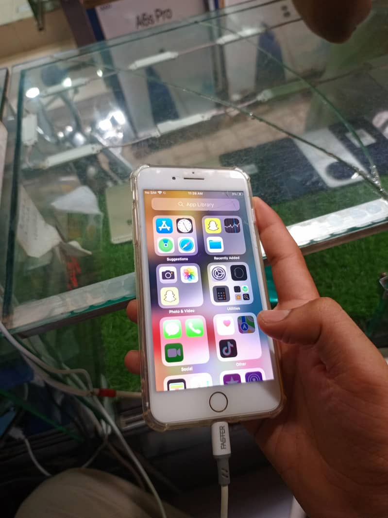 Apple iPhone 7 Plus 0