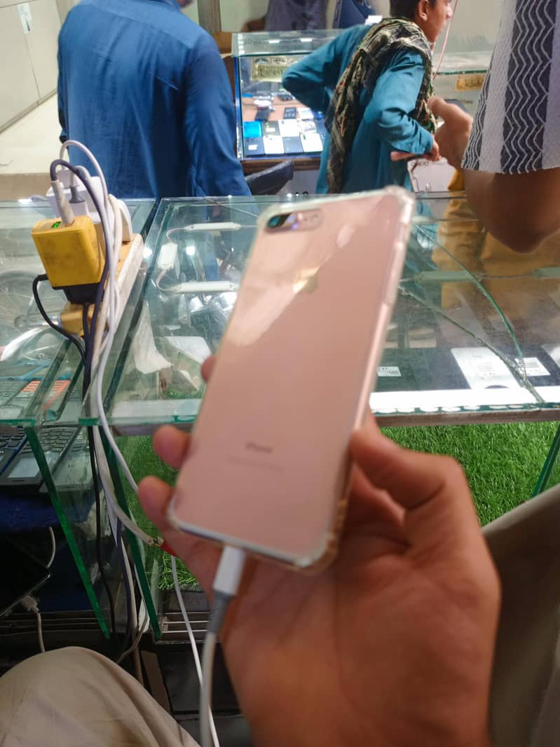 Apple iPhone 7 Plus 1