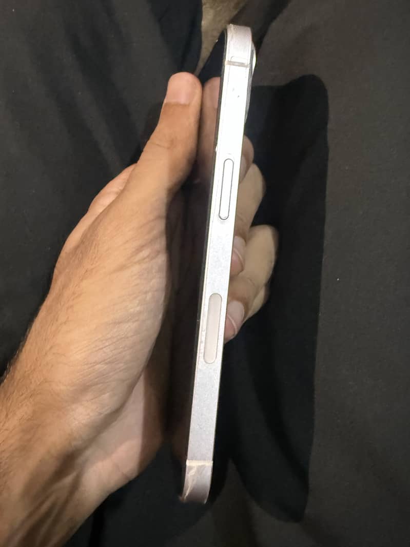 Apple iPhone 13 2