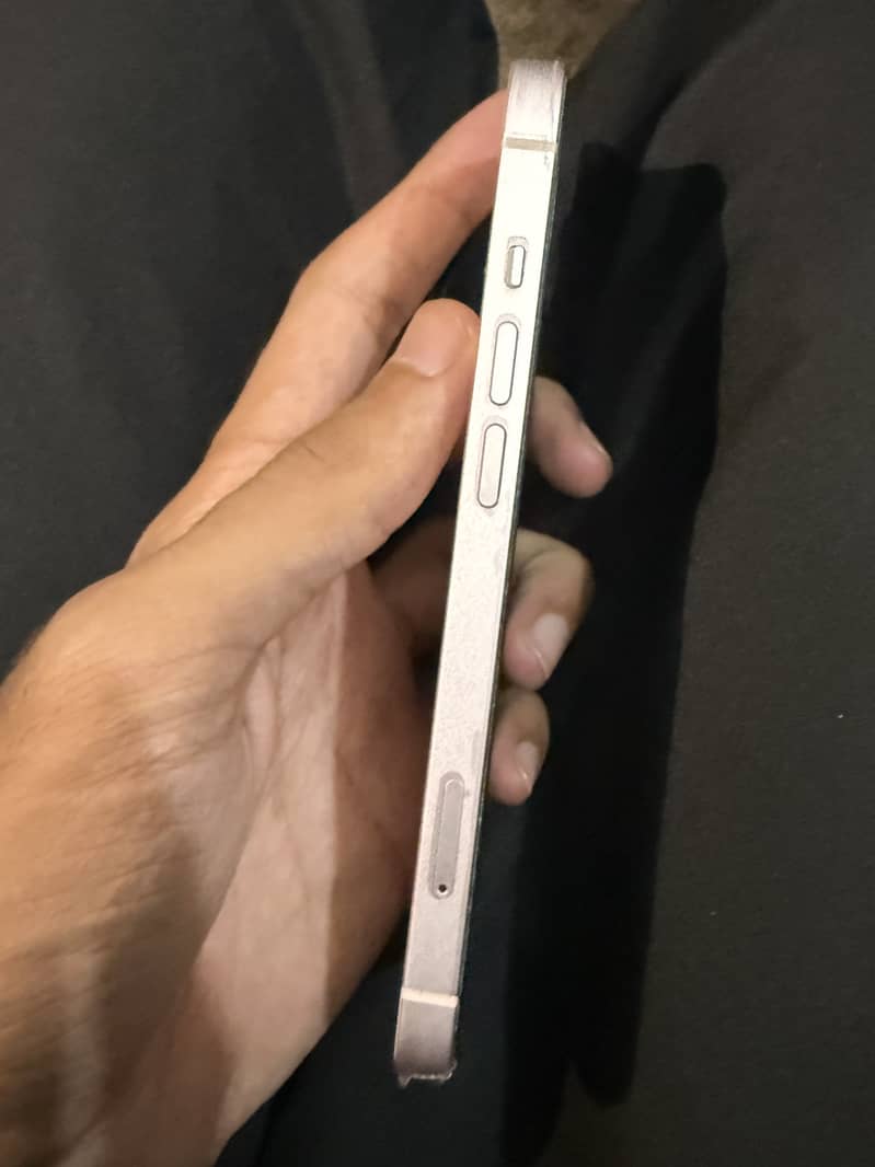 Apple iPhone 13 4