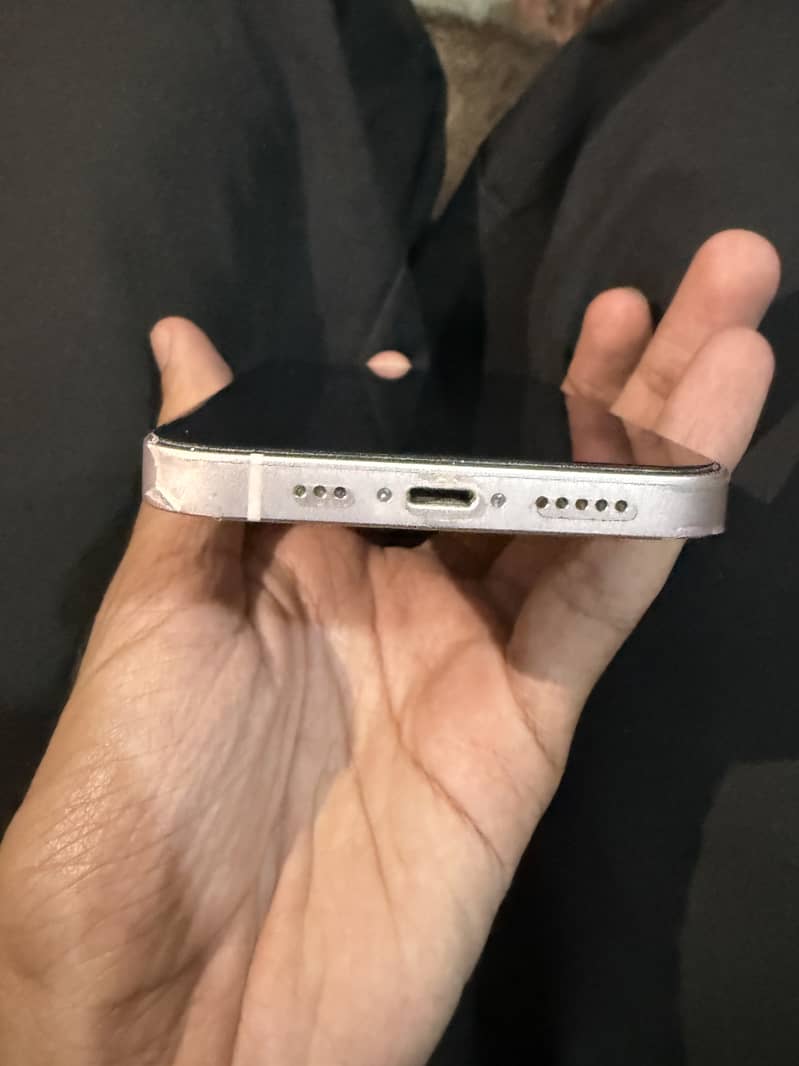 Apple iPhone 13 5