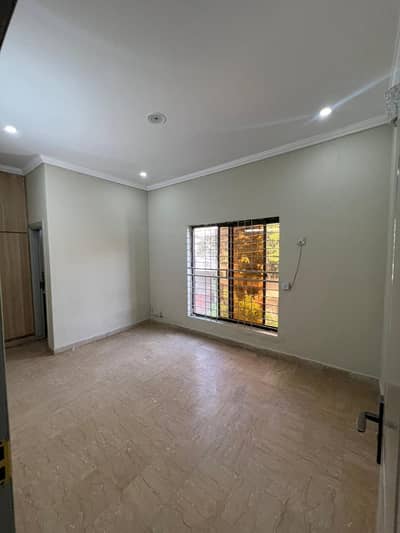 Canal Tripal Storey House For Rent