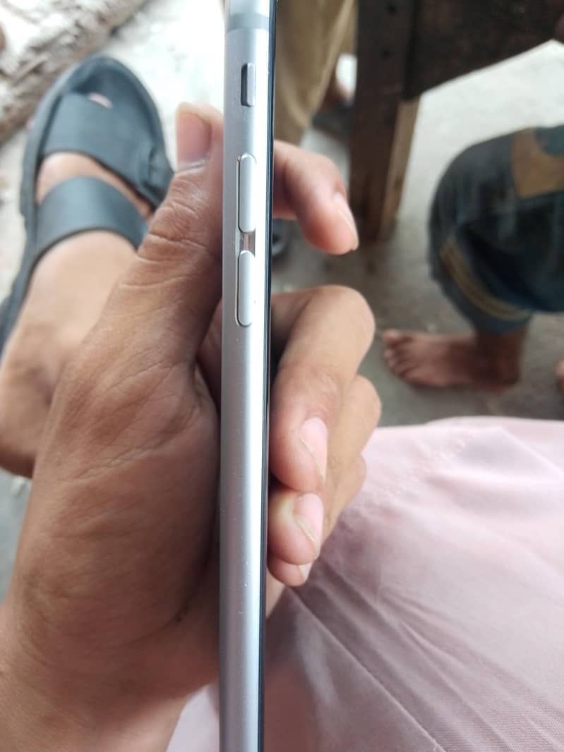 Apple iPhone 6S 4