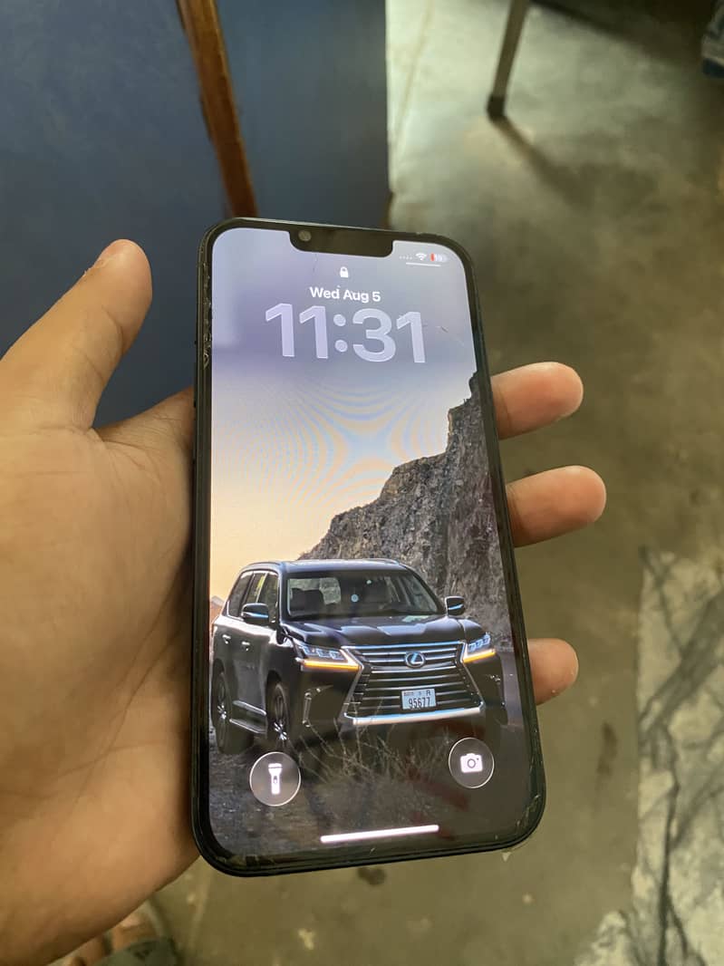 Apple iPhone 13 4