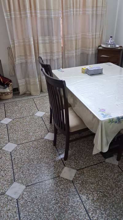 Almost New 6-Seater Dining Table Set – Pristine Condition!