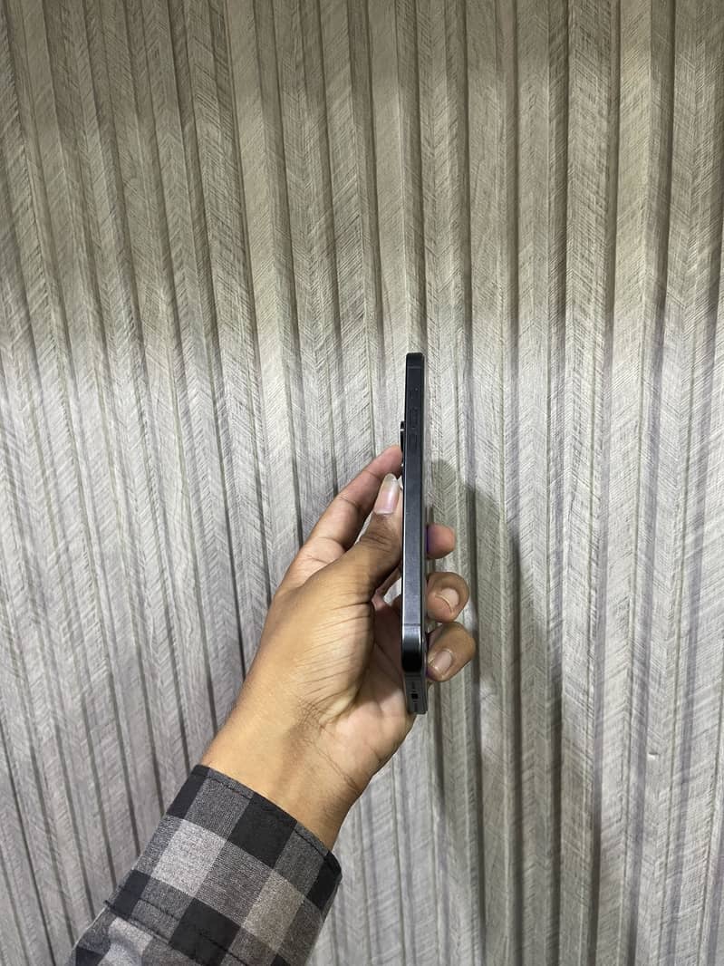 Apple iPhone 15 Pro Max 0